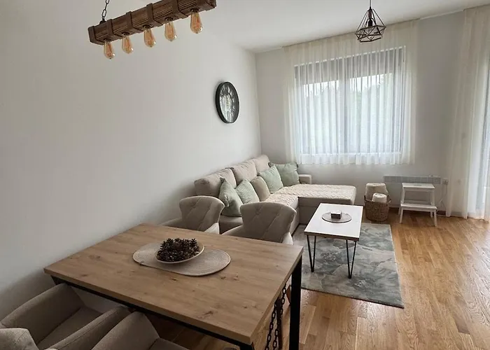 アパート Traveller ズラティボール